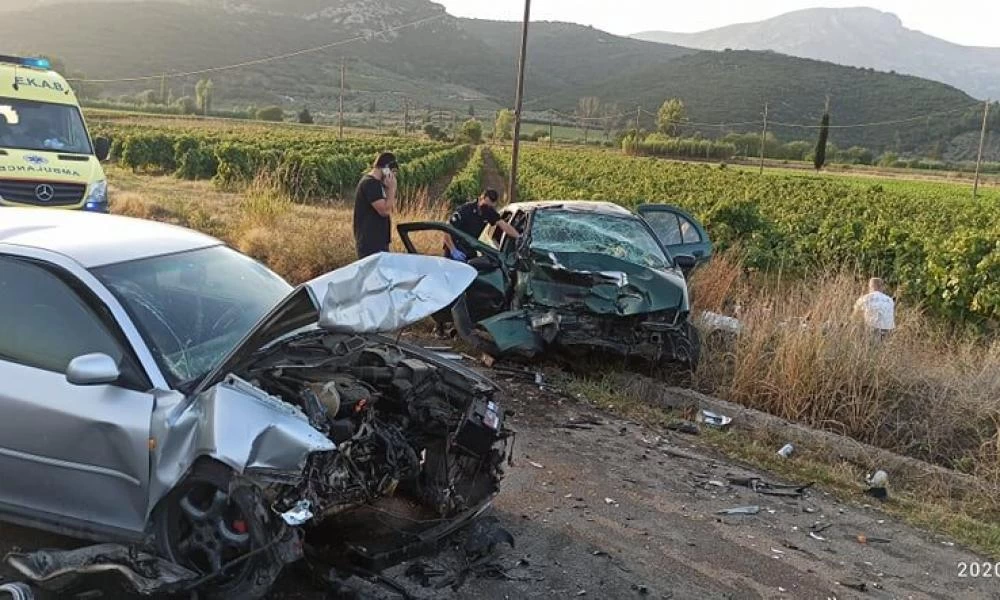 Τροχαίο στη Νεμέα με ένα νεκρό: Μετανάστες μετέφερε το ένα όχημα